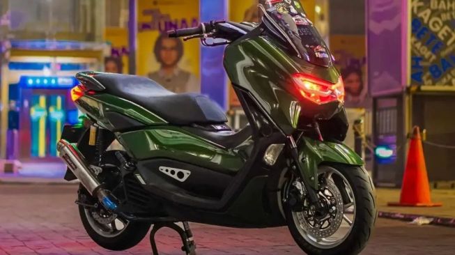 Salah satu All-New NMAX yang bertarung di kelas Daily Use. Grafis motor dibuat lebih dinamis dengan mengadopsi warna Chameleon Green [PT YIMM].