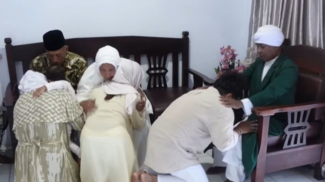 Momen Indah Permatasari Mudik ke Rumah Mertua (YouTube/Indah Permatasari)