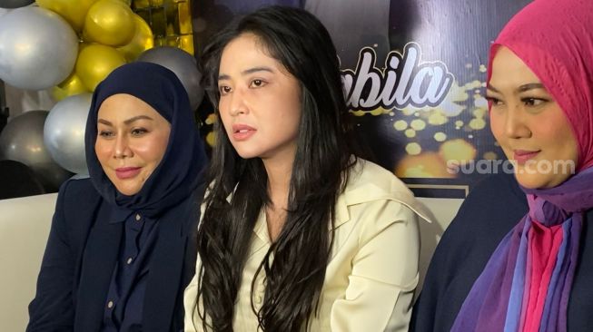 Dewi Perssik Akui Belum Yakin dengan Rully, Takut Gagal Lagi?