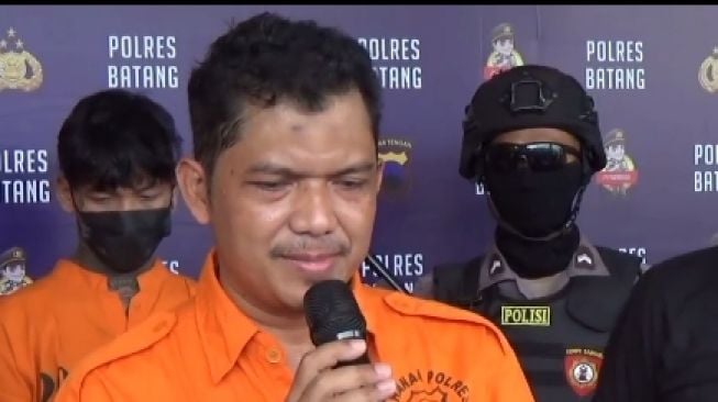 Tampang ustadz yang sodomi belasan muridnya dengan modus ajari salat malam. [Ist]