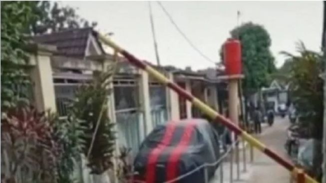 Ini Sanksi Jalan Umum Dipakai untuk Garasi Mobil, Jangan Asal Simpan Kendaraan!