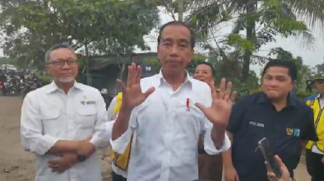 Gubernur Lampung Ikut Tepuk Tangan Saat Dengar Jokowi Gelontorkan Rp 800 M untuk Perbaikan Jalan Rusak di Lampung