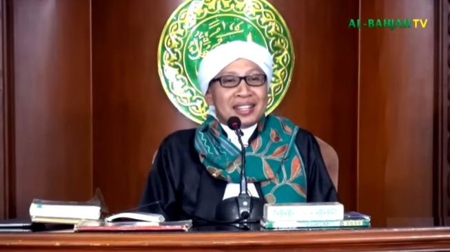 Mitos Gerhana Bulan pada Ibu Hamil, Buya Yahya: Shalat Gerhana, Bukan Masuk Kolong!
