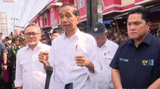 Bak Langit dan Bumi, Beda Kendaraan Jokowi vs Gubernur Lampung Saat Cek Jalan Rusak