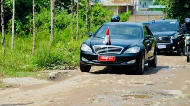 Spesifikasi Mobil RI 1 Jokowi: sampai Zigzag Terjang Jalan Rusak di Lampung