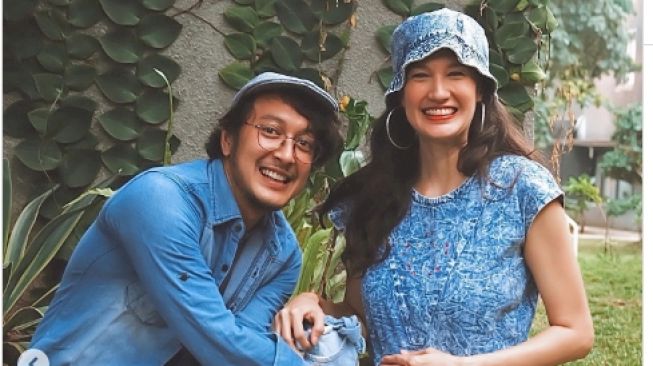 Nadine Chandrawinata, Dimas Anggara dan anak mereka, Djiwa [Instagram/nadinelist]