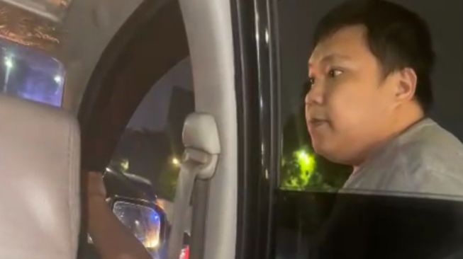 Viral Koboi Jalanan Bawa Pistol Aniaya Driver Taksi Online, Pelaku Diburu Polisi