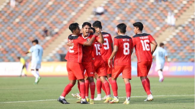 Para pemain Timnas U-22 berselebrasi setelah menjebol gawang Myanmar (pssi.org)
