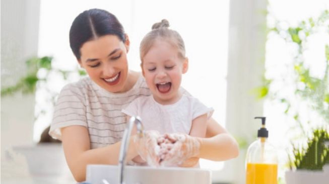 Waspada Penyakit, Ini 4 Tips Mengajarkan Anak agar Terbiasa Cuci Tangan