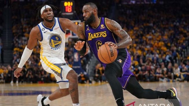 Hasil NBA: Tundukkan Warriors di Gim Ketiga, Lakers Unggul 2-1 di Semifinal Wilayah Barat