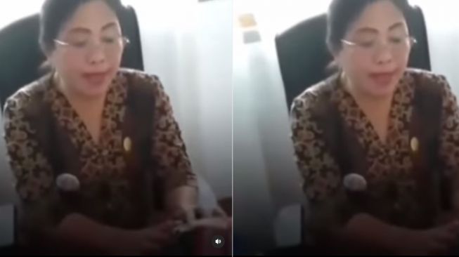 Buka Paket COD Tapi Ogah Bayar, Aksi Ibu Kepsek Viral: Suruh Belajar sama Muridnya Aja Tuh!