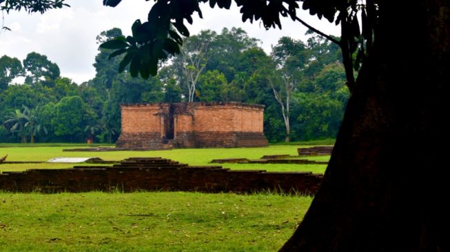 Menapaki Jejak Peninggalan Sejarah di Candi Muaro Jambi