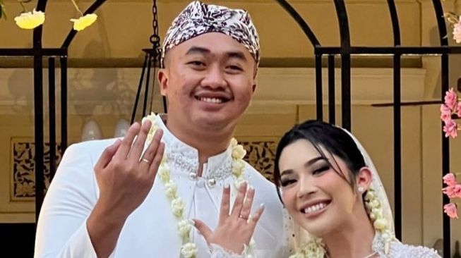 Profil Biodata Rama Restu Suami Fay Nabila, yang Beri Kejutan Mobil Mewah Saat Nikah