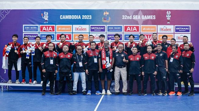 Timnas Hoki Indoor Indonesia usai meraih medali emas di SEA Games 2023. [NOC Indonesia/Komite Olimpiade Indonesia]