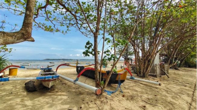 Menikmati Keindahan Pantai Mertasari di Pulau Bali, Bikin Kamu Betah