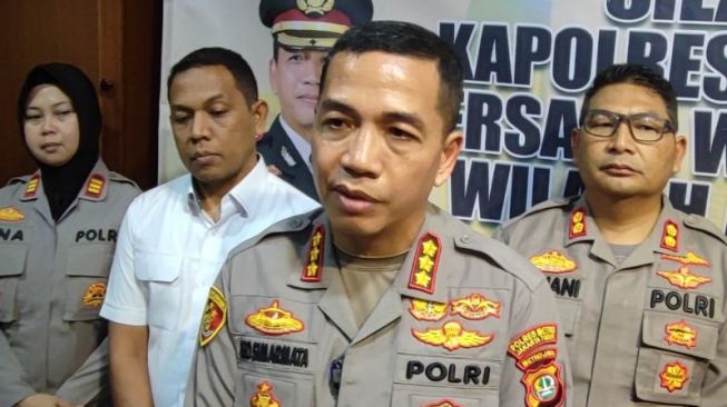 Viral Aksi Pemalakan Preman Depan Mal Cipinang Indah, Polisi Buru Pelaku