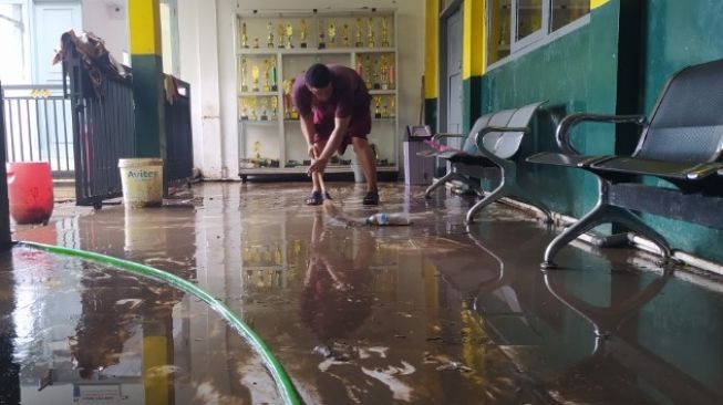 Pasca Diterjang Banjir, Aktivitas Sekolah Plus Darussurur Cimahi Terganggu: Ruang Kelas Terendam