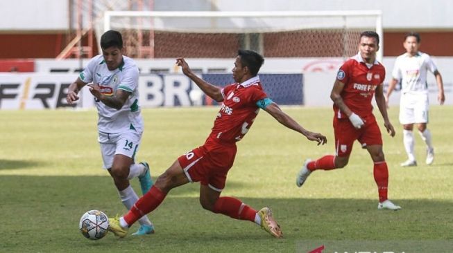 Eky Taufik Febriyanto Jadi Pemain Pertama yang Dipertahankan Persis Solo