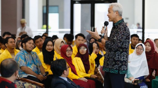 Jalankan Program Gubernur Mengajar, Ganjar Pranowo Beberkan Tantangan Masa depan ke Mahasiswa UPS Tegal