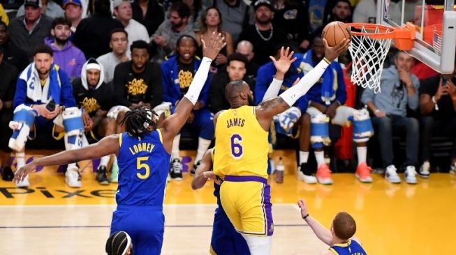 Hasil NBA: Kalahkan Warriors 104-101, Lakers Unggul 3-1 di Semifinal Wilayah Barat