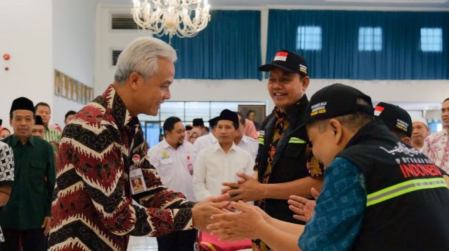 Ganjar Pranowo Ingatkan Pendamping Agar Jemaah Haji Jateng Bisa Ibadah dengan Sempurna