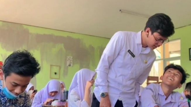 Lapor Pungli Berujung Intimidasi, Cerita Guru Bernama Husein Ali Rafsanjani di Pangandaran