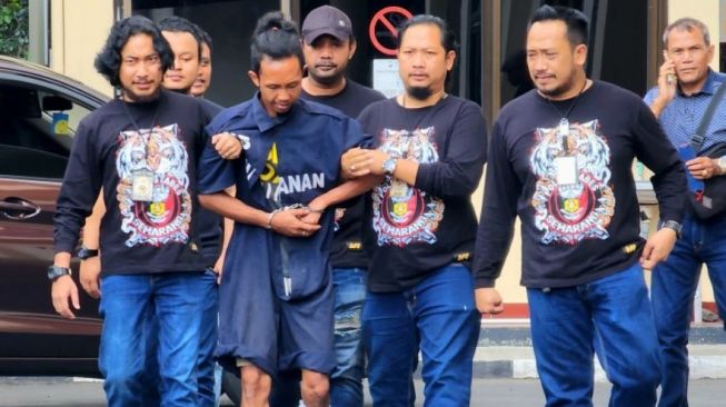 Lantaran Sakit Hati Sering Dimarahi dan Dipukul Korban, Husen Tega Bunuh Bos Galon hingga Dicor