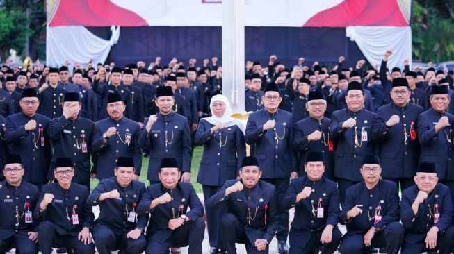 Gubernur Jawa Timur Khofifah Indar Parawansa melantik 505 Pejabat Administrasi dan Pengawas.  (Dok: Pemprov Jatim)