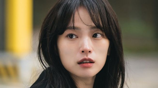 Pesona Chun Woo Hee di Delightfully Deceitful (Instagram/@tvn_drama)