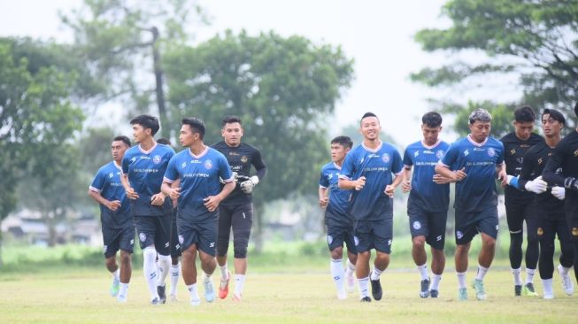 Para pemain Arema FC menjalani latihan. [Foto: Liga Indonesia Baru]