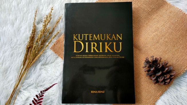 Ulasan Buku Kutemukan Diriku: Kisah Romantis Beda Keyakinan