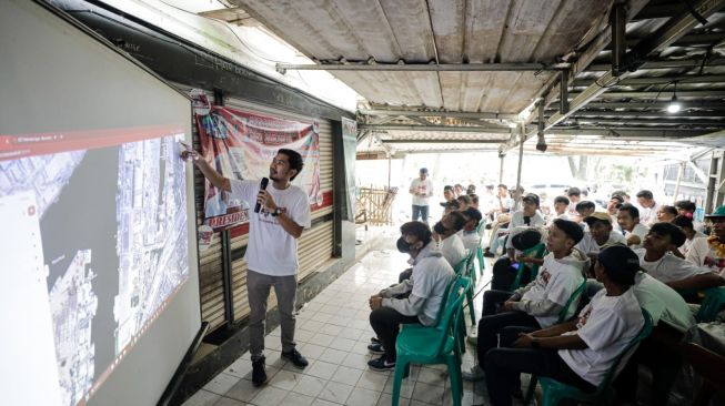 Bagikan Alat GPS dan Luncurkan Website, KST DKI Jakarta Beri Kemudahan Pengemudi Truk