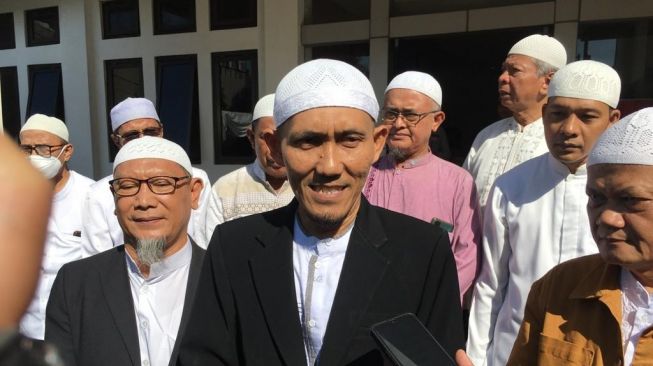 Dikawal Puluhan Santri Kopiah Putih, Ahmad Kudhori Daftar ke KPU DIY