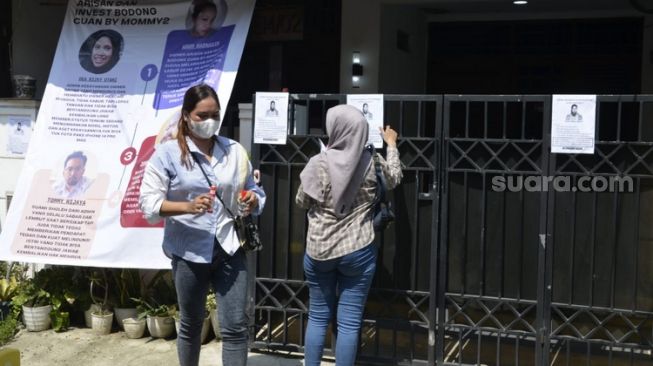 Merugi Rp2 Miliar, 20 Korban Investasi Bodong di Bekasi Geruduk Rumah Terduga Pelaku, Ketua RT Beberkan Fakta Lain