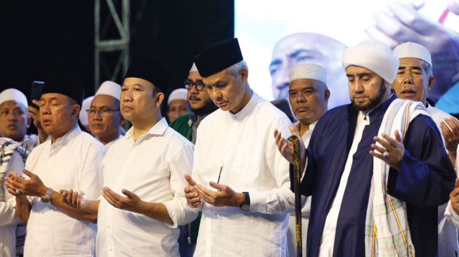 Gelar Jateng Bersalawat Selama 10 Tahun, Ini Doa yang Dipanjatkan Ganjar Pranowo di 2023