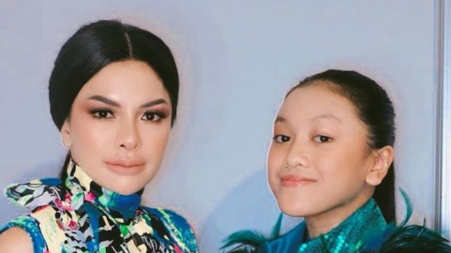 Potret Kompak Nikita Mirzani dan Lolly (Instagram/@nikitamirzanimawardi_172)