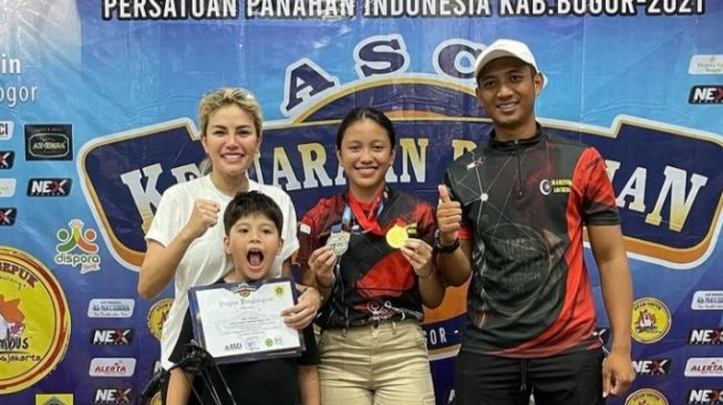 Potret Kompak Nikita Mirzani dan Lolly (Instagram/@nikitamirzanimawardi_172)