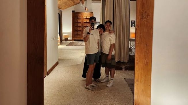 Potret Gong Yoo Liburan di Bali (Instagram/@gongyoo.official) 