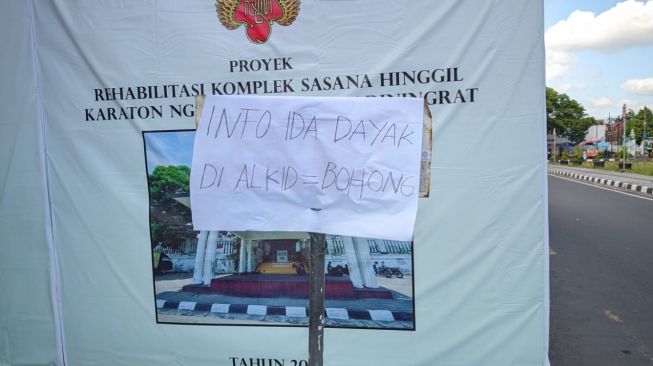 Kena Hoaks Pengobatan Ida Dayak, Sejumlah Warga Sempat Menyemut di Alun-alun Selatan Sejak Subuh