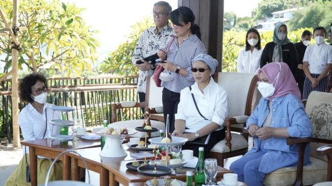 Lima ibu negara Asean menikmati pertunjukan drama The Sailor di Spouse Program KTT ASEAN. [dokumentasi pribadi]