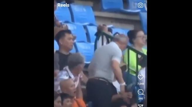 Video Park Hang-seo Ngamuk Pukul-pukul Bangku Stadion saat Timnas Indonesia Bobol Vietnam