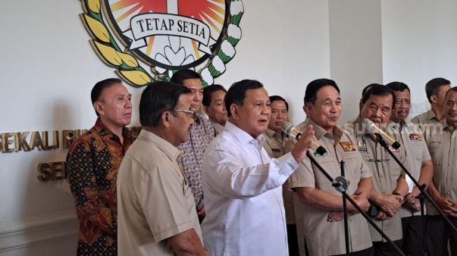 Menteri Pertahanan RI Prabowo Subianto melakukan kunjungan ke Persatuan Purnawirawan (PP) Polri. (Suara.com/Novian)