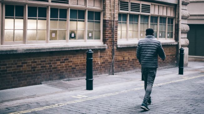 Mindful Walking, Meditasi dengan Berjalan Kaki yang Bisa Bantu Kurangi Stres