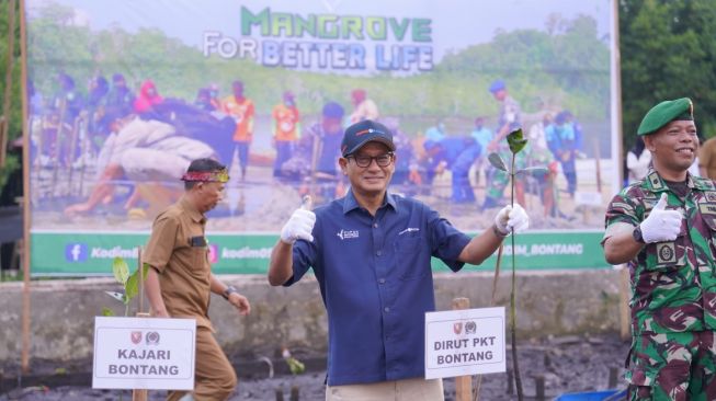 Tanam Mangrove Bersama TNI Secara Nasional, Pupuk Kaltim Salurkan 10 Ribu Bibit