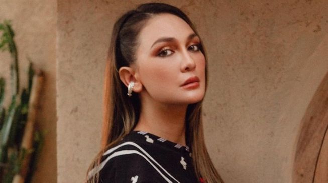 Cewek yang Dikabarkan Dekat dengan Maxime Bouttier (Instagram/@lunamaya)