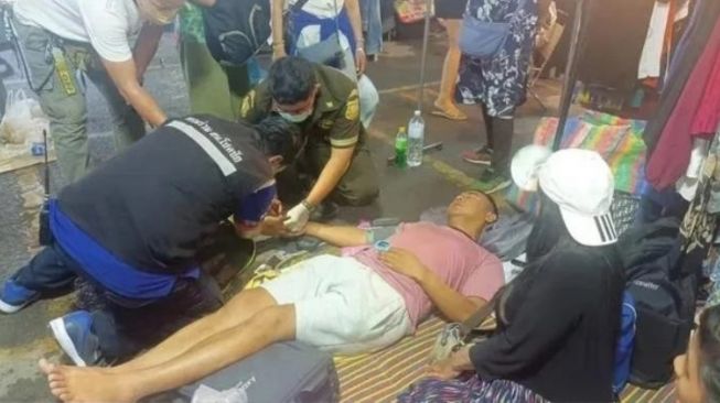 Tragis! Aktor Tenar Era 90-an Jadi Miskin, Ditemukan Pingsan di Pasar saat Jualan