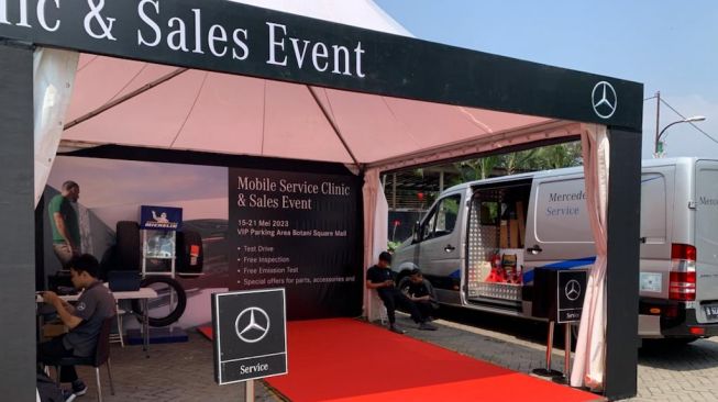 Mercedes-Benz Mobile Service Clinic and Sales Event memberikan layanan perawatan ringan kendaraan para pelanggan setia Mercedes-Benz [PT MBDI].