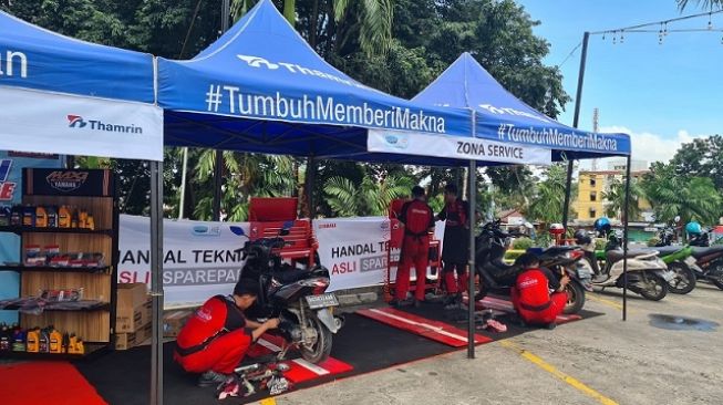 Acara CLassy Motor Show di Palembang digelar main dealer Yamaha PT Thamrin Brothers, antara lain memberikan layanan servis kendaraan bagi konsumen [Yamaha Indonesia]. 