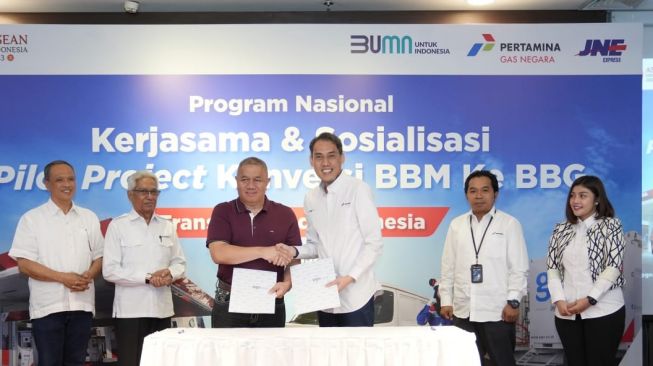 PGN Subholding Gas Pertamina Gandeng JNE Implementasikan Konversi BBG untuk Efisiensi Kendaraan Logistik