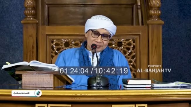 Perbedaan Uang Nafkah dan Uang Belanja, Buya Yahya: Istri Jangan Terlalu Menuntut, Tapi Suami Jangan Pelit